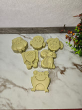 Load image into Gallery viewer, Lemon Breeze Soap