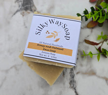 Load image into Gallery viewer, Honey and Oatmeal Face Soap