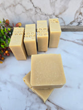 Load image into Gallery viewer, Honey and Oatmeal Face Soap