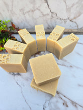 Load image into Gallery viewer, Honey and Oatmeal Face Soap